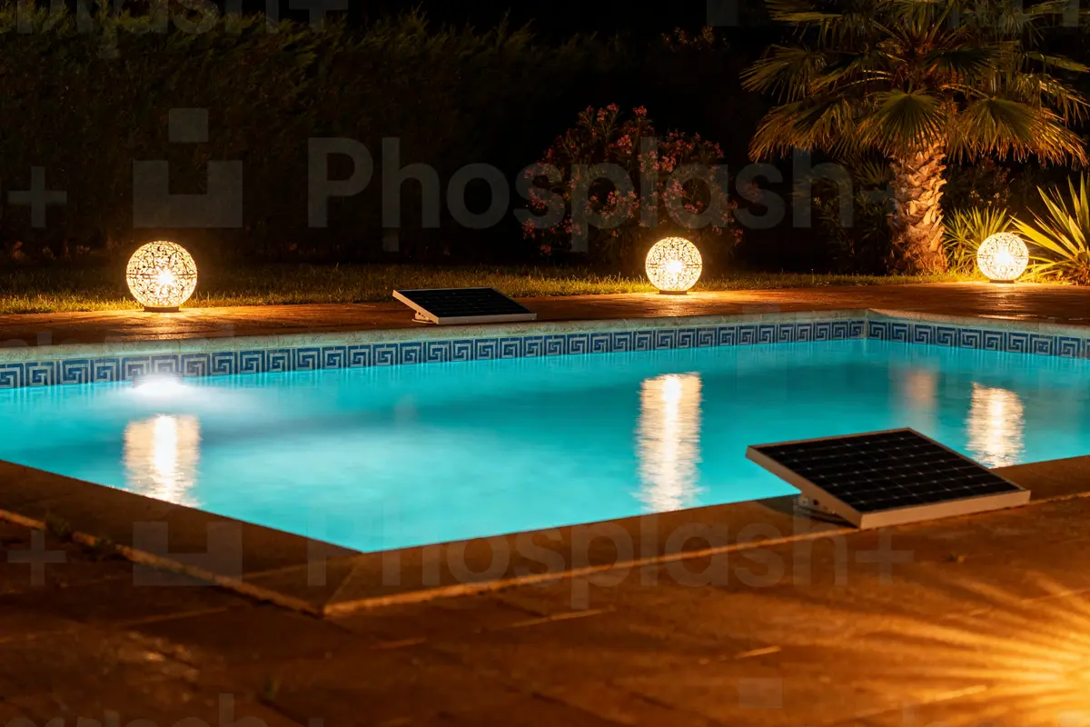 Éclairage piscine nocturne : Comment choisir le meilleur éclairage ?