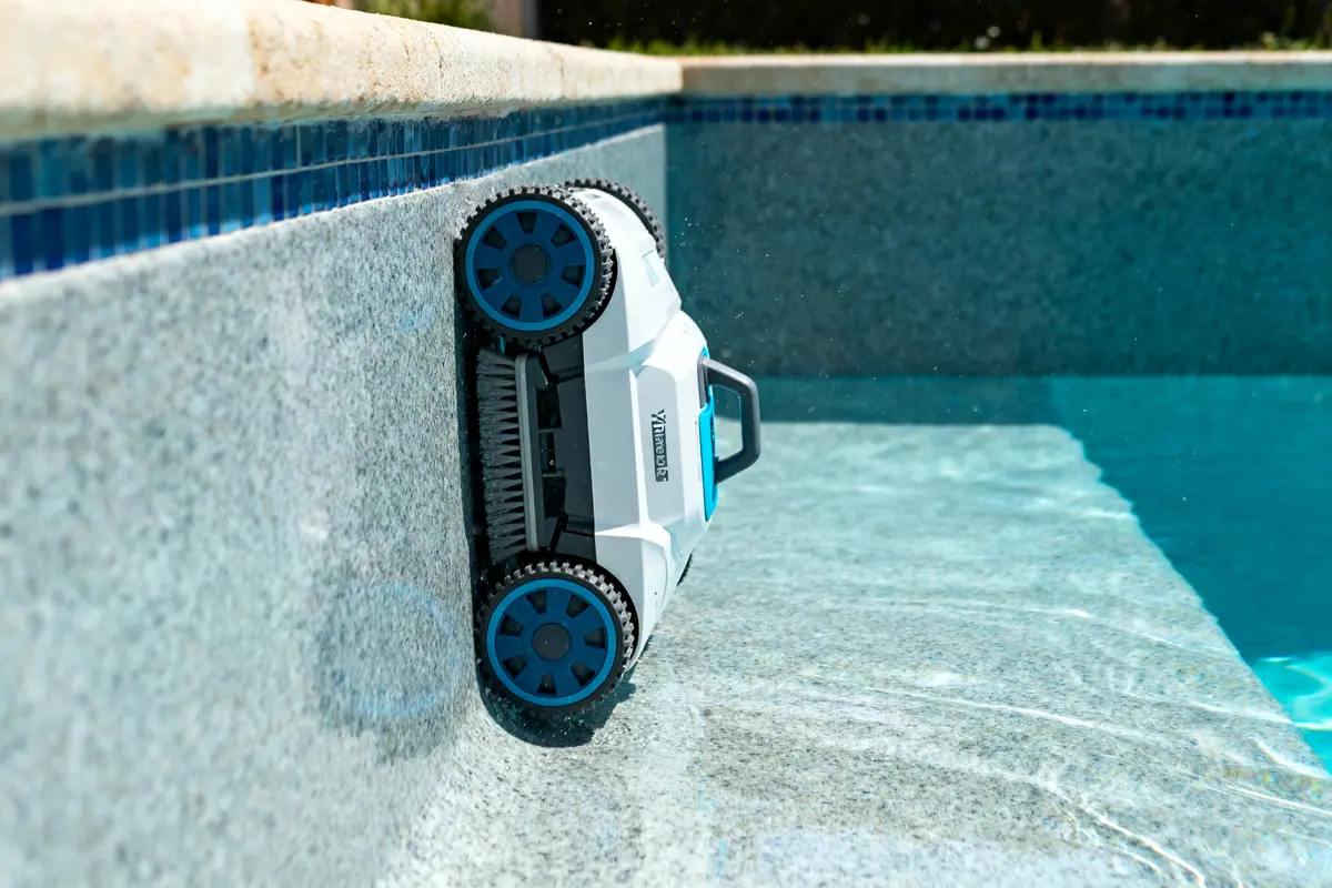 Robot piscine pas cher : Guide efficace pour bien choisir